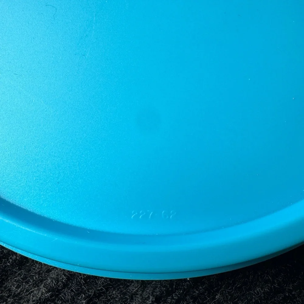 Tupperware Aqua Blue Round Seal Lid‎ 227-62 Size C 6.25 Inch Replacement